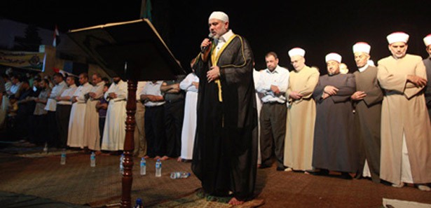 Teravih'i her akşam Başbakan kıldırıyor