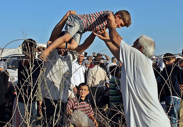 Suriyeliler kitleler halinde kaçıyor