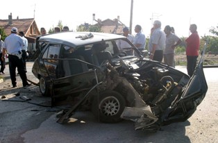 Ray otobüsü otomobille çarpıştı: 5 yaralı