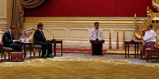 Myanmar'da sıcak karşılama