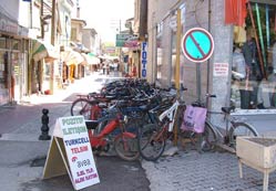 Çarşı girişleri bisiklet parkı