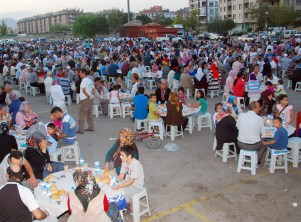 Konya'da Mahalle iftarları devam ediyor