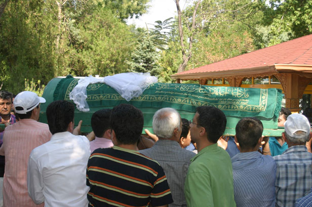 Gölün yuttuğu bedenler toprağa verildi