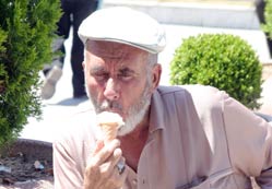 Dondurma öğle saatlerinde yenmeli