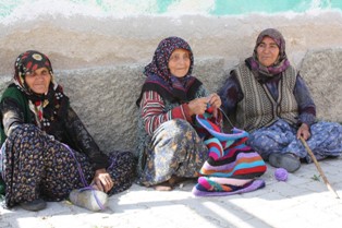 Halıcı kızlar