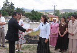 Kızlar el emeklerini sergiledi