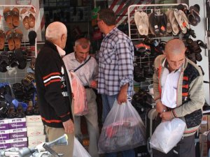 Kaymakam kimsesizlere sahip çıktı