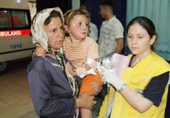 Balkondan düşen 2 kız