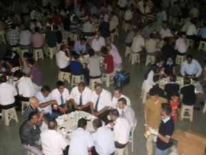 Konya otogarında iftar yemeği