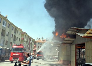 Kapalı pazar yerinde yangın
