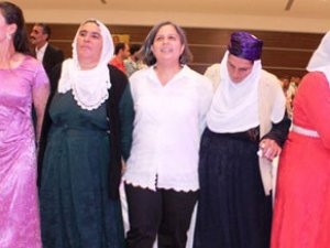 BDP, PKK'yı halay çekerek kutladı