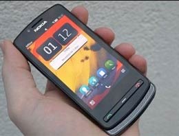 Kulaklık hediyeli Nokia N700