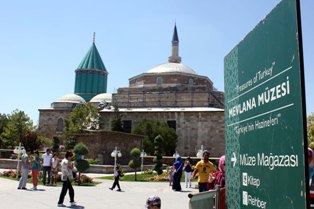 Ramazan'da Mevlana Müzesi'ne ziyaretçi akını