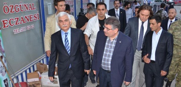 Bakan Şahin'e Hakkari'de taşlı saldırı