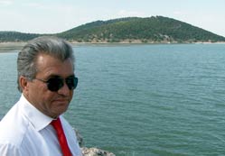 Göldeki adalar karayla birleşiyor