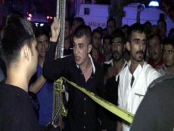 Gaziantep'te BDP binasını ateşe verdiler