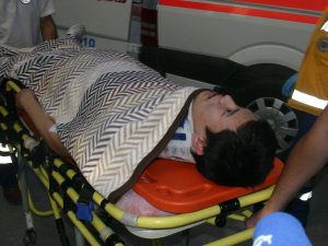 Ambulansa otomobil çarptı: 9 yaralı