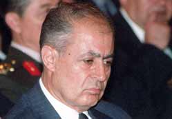 Sezer’e iki farklı cevap