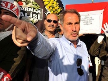 Halk tekbir getirecek bandoyu susturun