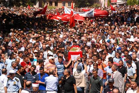 Türkiye şehitlerini uğurluyor!