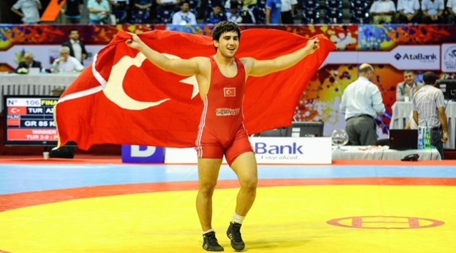 Güreşte yüzümüz yıldızlarla güldü