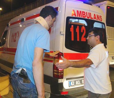 Alt geçitte şerit ihlali: 3 yaralı