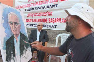 Şükran Köyü'nde Moğol çift ressam