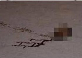 Başını kesip köy meydanına attı