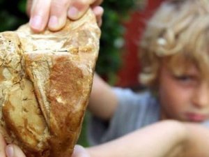 Sahilde bulduğu taş zengin etti