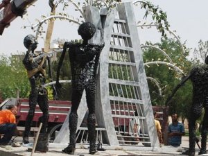 PKK katletti, BDP heykellerini dikti