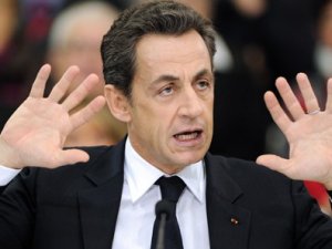 Sarkozy beraat etti