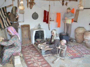 Köyünün maketini yaptı