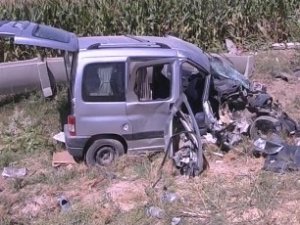 Konya'da kamyonet takla attı: 4 yaralı