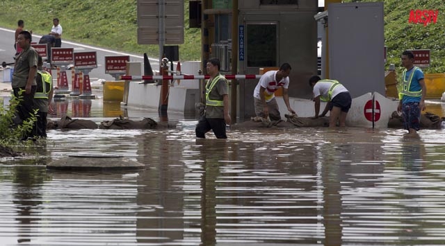 Sel hayatı felç etti