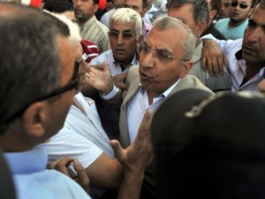 Bahçeli'nin gözü önünde vekil dövdüler