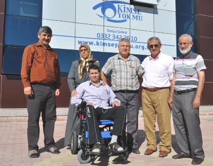 3 engelli akülü aracına kavuştu