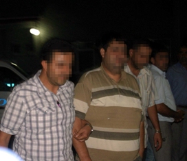 Borcunu almaya geldi ayağından vuruldu