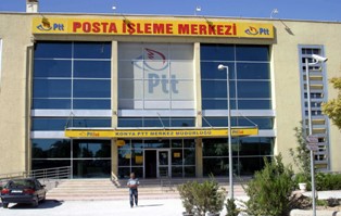 Maaş kuyruğunda kalbine yenildi