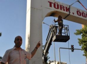 Darbe ürünü o yazı kaldırıldı