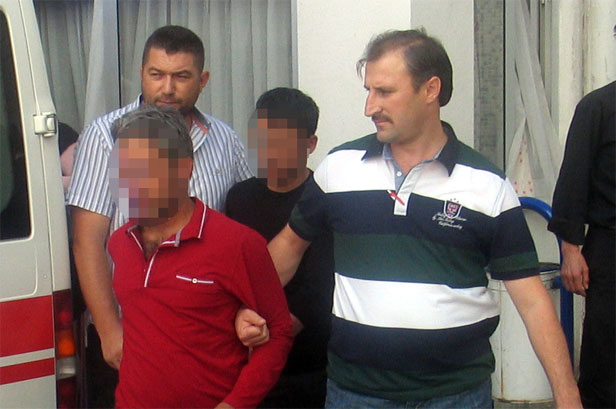İki kardeşten biri tutuklandı