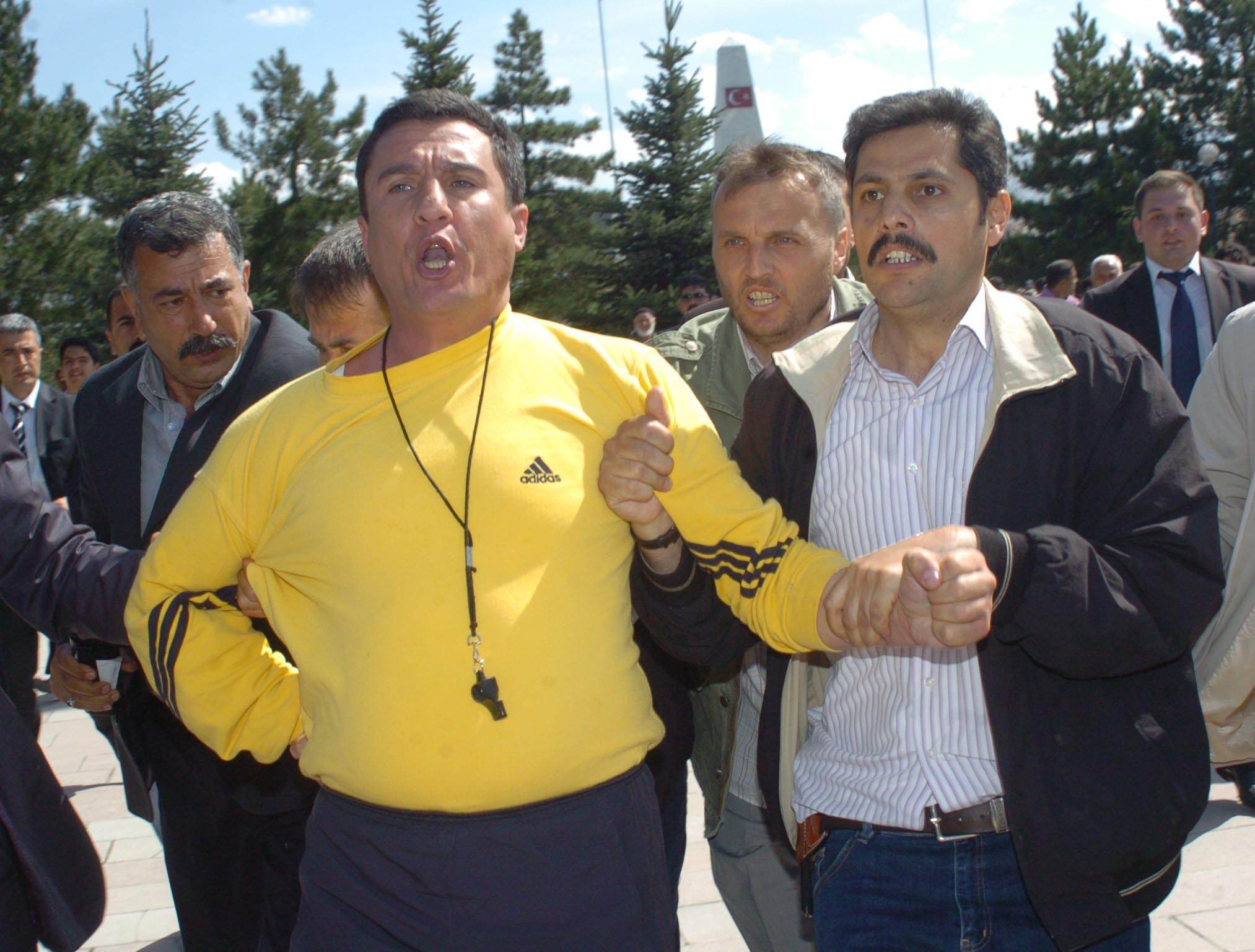 Özür dileyip iş istedi