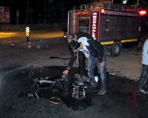 Seyir halindeki motosiklet yandı