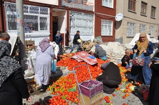 Konya'da pazarcı-zabıta kavgası