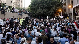 Hakaretli filme büyük tepki