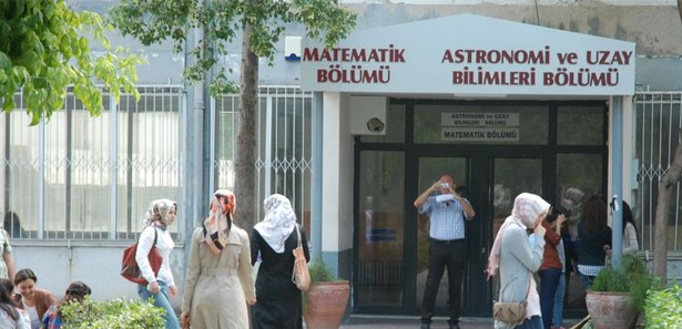 Türbanı engelleyen profesöre hapis cezası