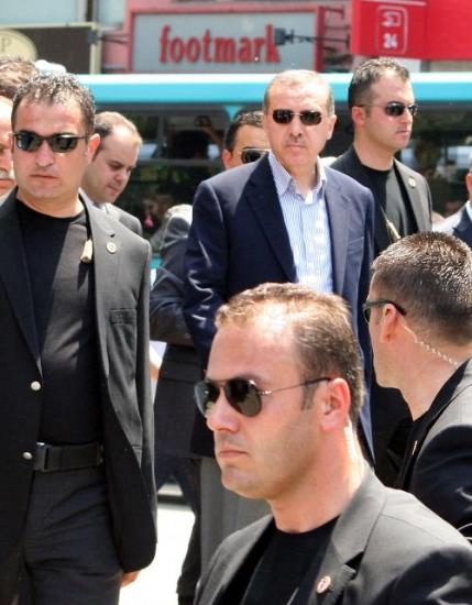 Başbakanlık korumaları birbirine girdi
