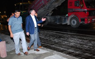 Akyürek asfalt çalışmalarını inceledi
