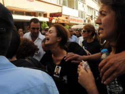 Şehidin annesi ve ablasının feryadı