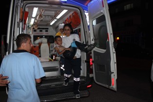Tepsideki çaylar üzerine döküldü