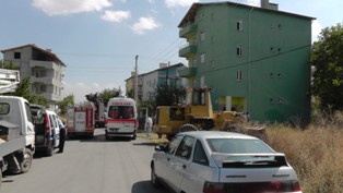 Çakmakla oynarken evi yaktı